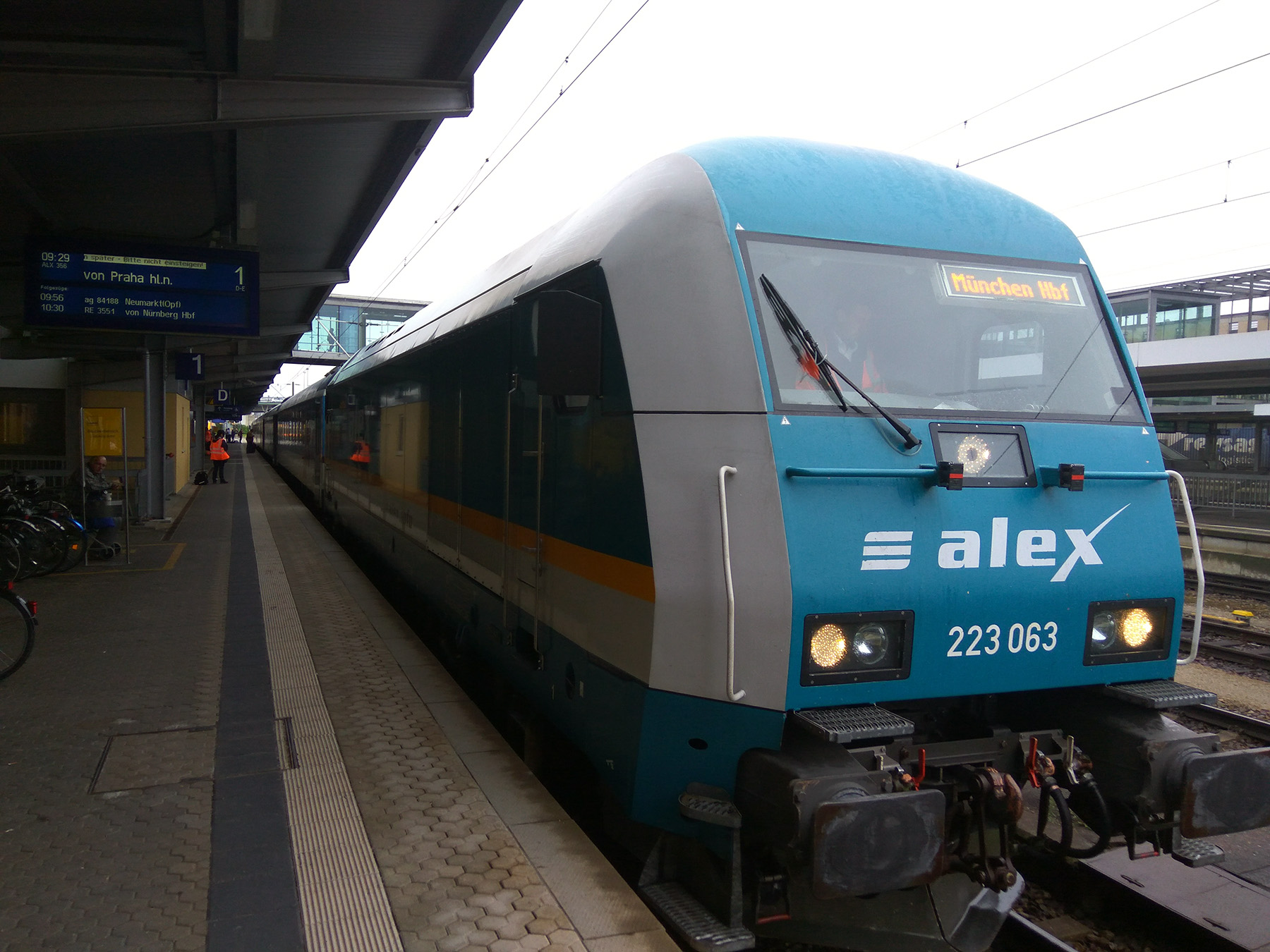 Vlak alex Praha - Mnichov, Regensburg Hbf, foto: Zdopravy.cz/Jan Sůra