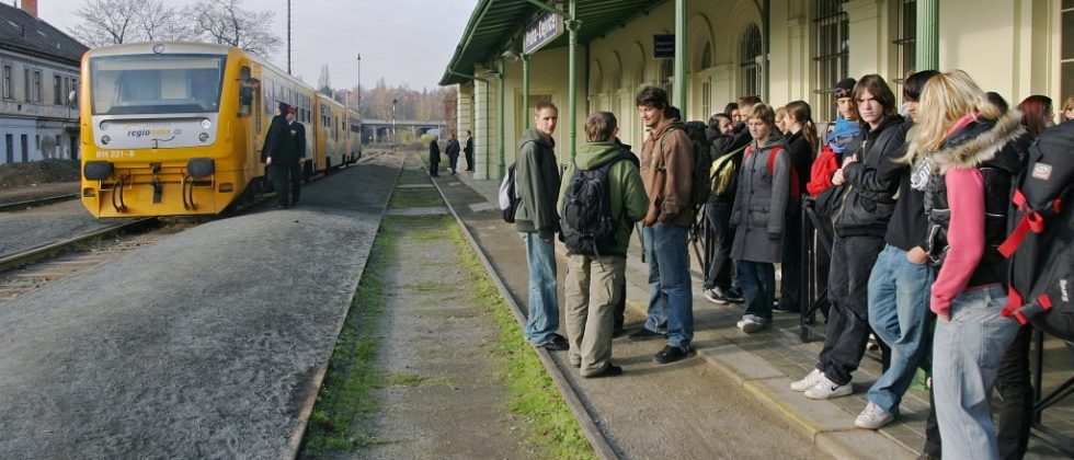 Osobní vlak mezi Prahou a Kladnem ve stanici Praha - Dejvice. Foto: České dráhy