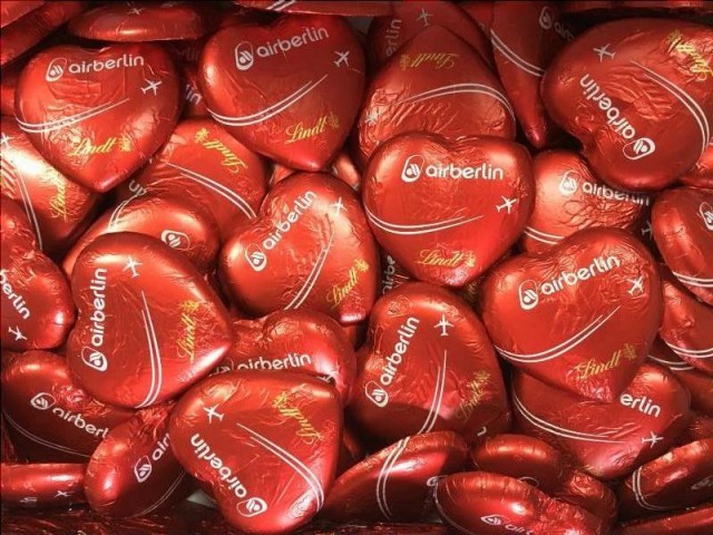 Hitem v dražbě po Air Berlin jsou čokoládová srdce, které dostávali cestující při výstupu z letadla. Foto: Dechow.de
