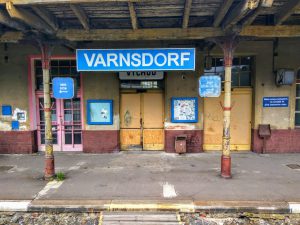 Výpravní budova nádraží ve Varnsdorfu je pro cestující uzavřená. Foto: Jan Sůra