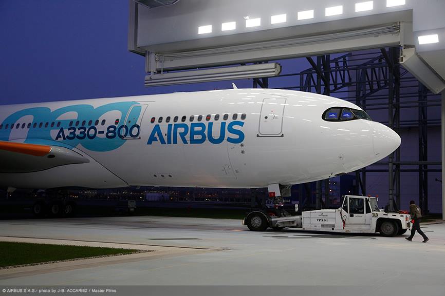 A330-800neo po pobytu v lakovně Airbusu. Foto: Airbus