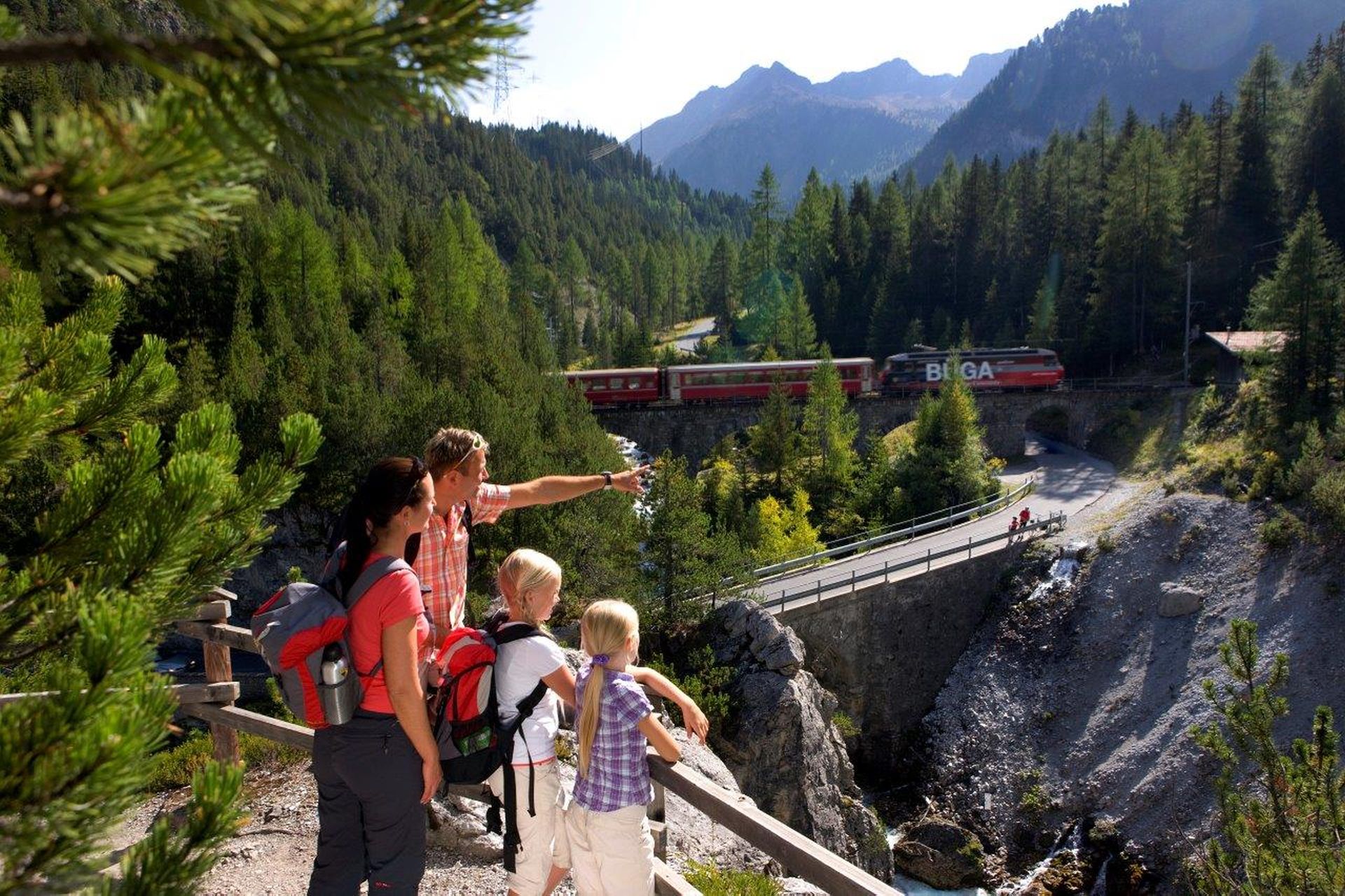 Via Albula, pěší trasa kolem Albulabahn. Foto: Rhätische Bahn