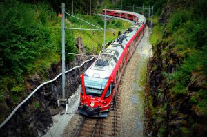 Osobní vlak na trati mezi Bergünem a Filisurem. Foto: Jan Sůrav