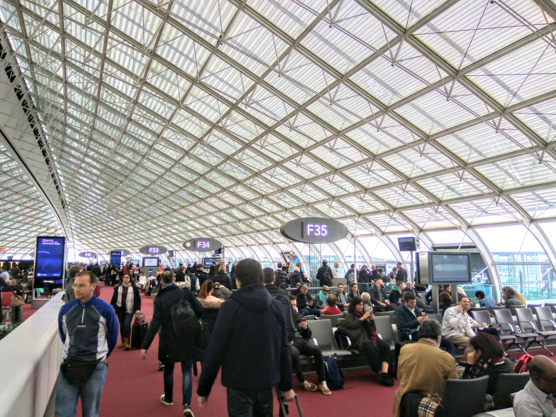 Terminál 2F pařížského letiště CDG. Foto: Jan Sůra
