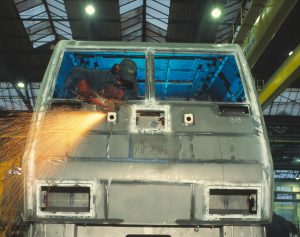 Svařování lokomotivy ve Vratislavi. Foto: Bombardier