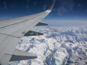 I letecká cesta má své kouzlo. Nad švýcarskými Alpami. Foto: Jan Sůra
