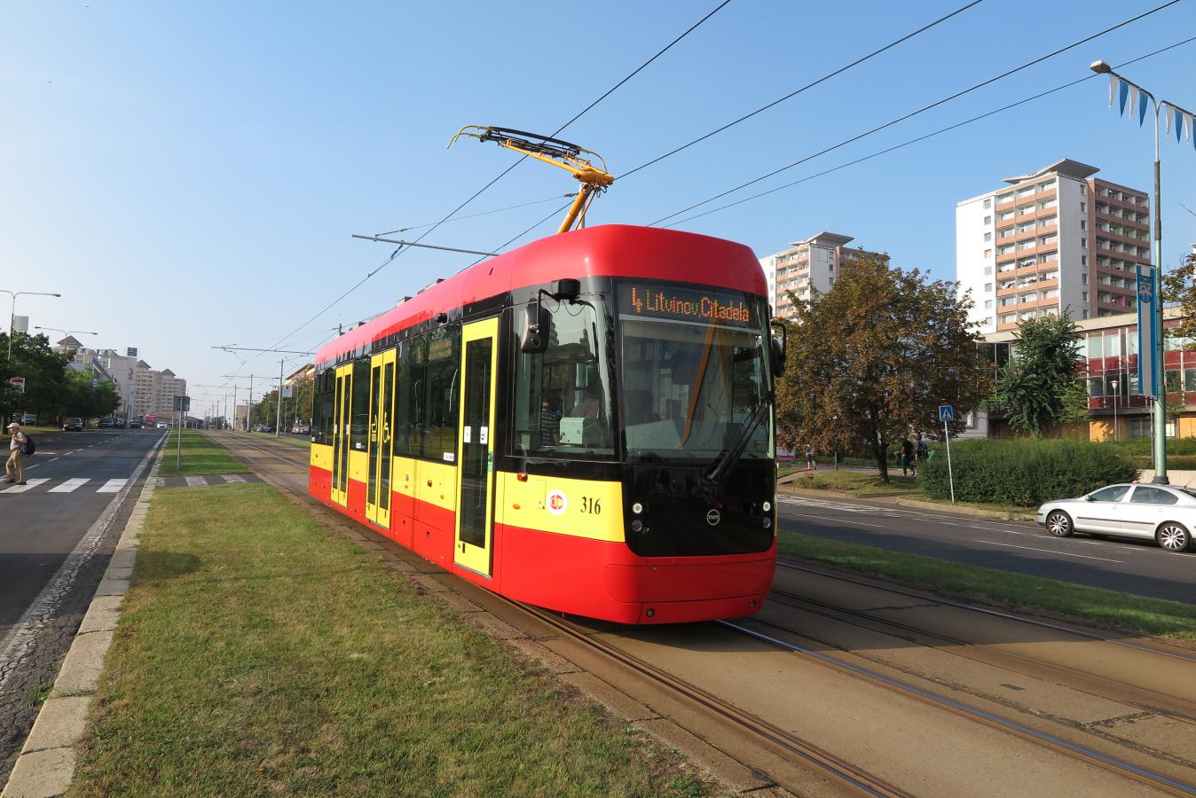Tramvaj EVO 1 v barvách Dopravního podniku měst Mostu a Litvínova. Foto: DPmML - Petr Novák