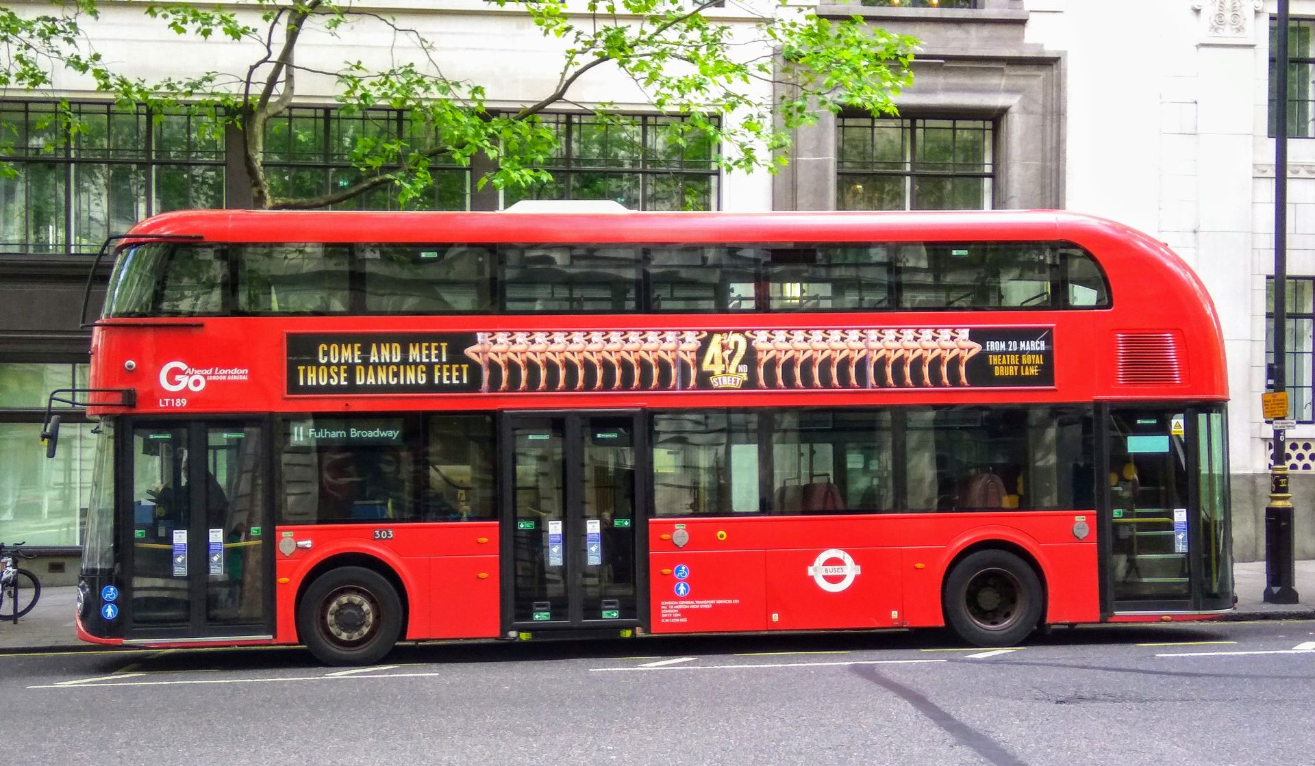 Dvoupodlažní autobusy se staly ikonou například v londýnské MHD. Foto: Jan Sůra
