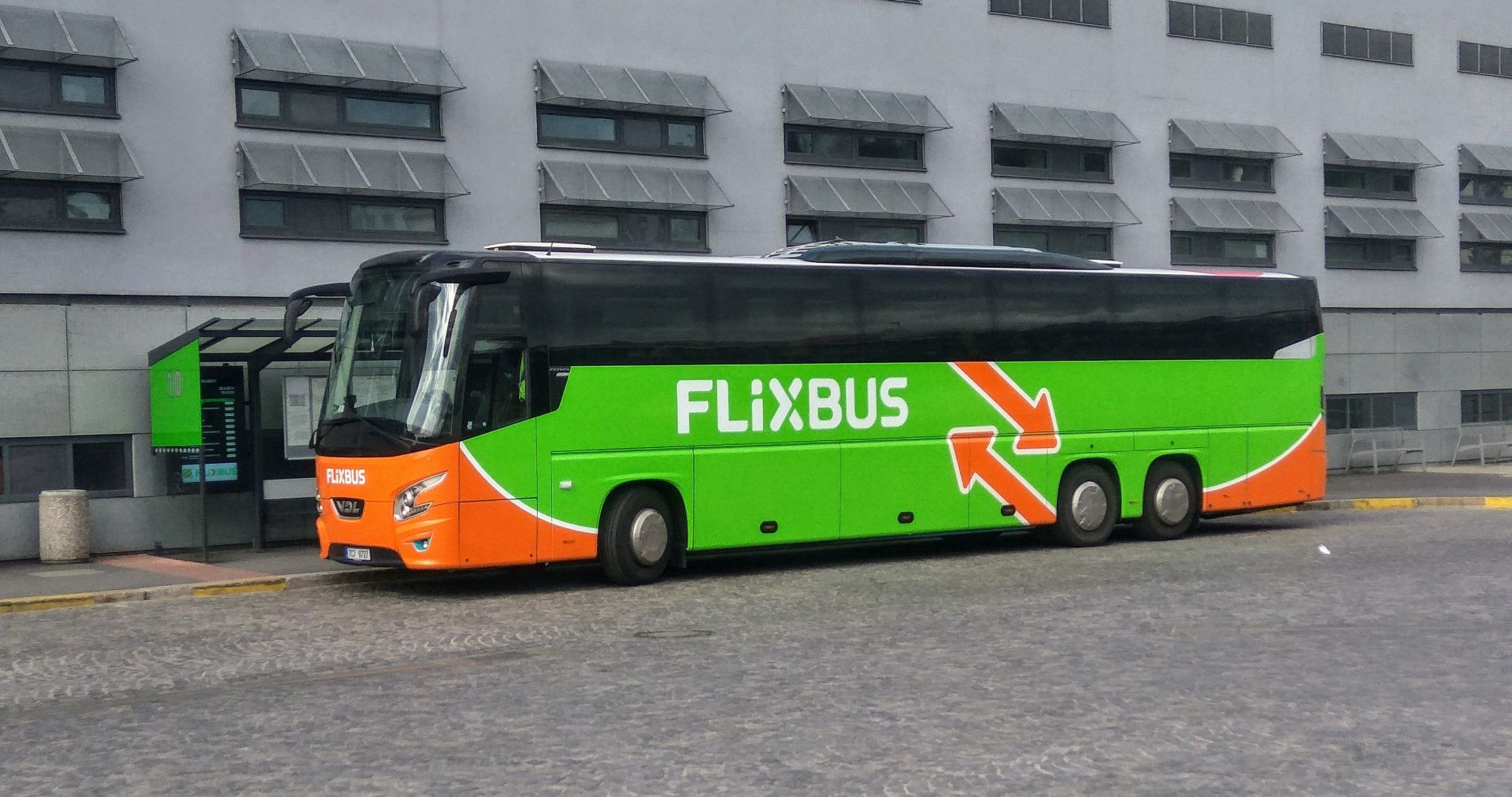 Autobus VDL Futura FHD2 v barvách FlixBus na Florenci. Foto: Jan Sůra