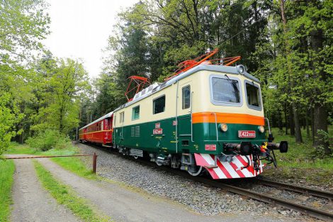 Bobinka, lokomotiva řady E422. Autor: České dráhy