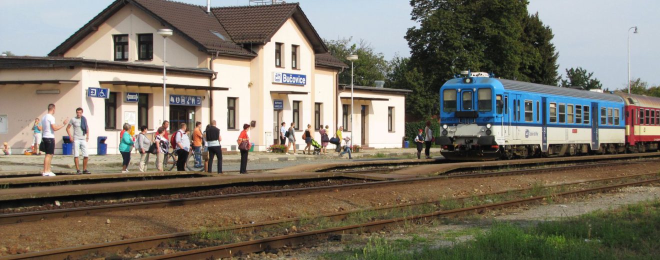 Železniční stanice Bučovice na trati 340. Foto: Radek Linner / Wikimedia Commons