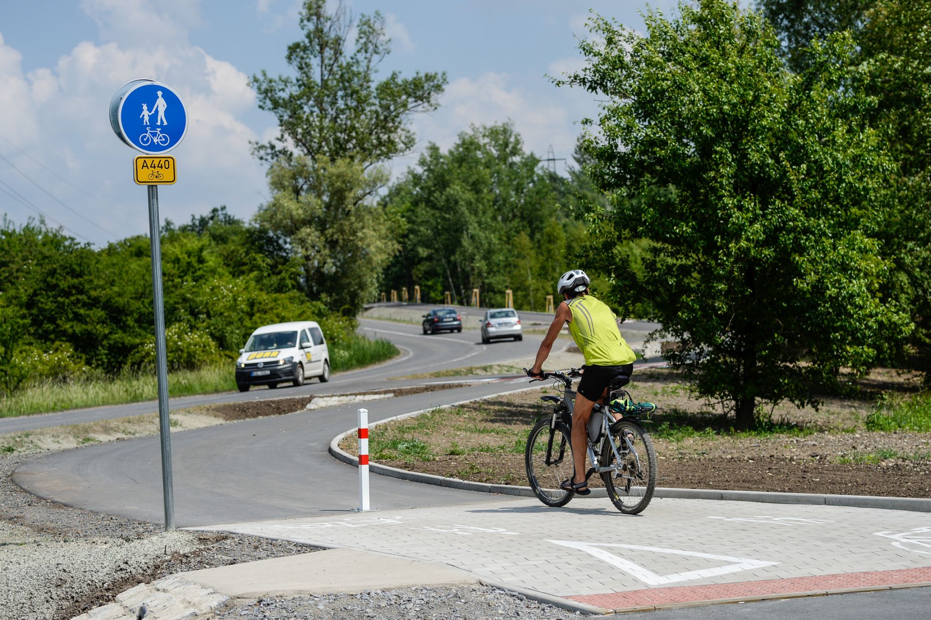 Cyklostezka mezi Horními Počernicemi a Běchovicemi. Foto: TSK. Foto: TSK