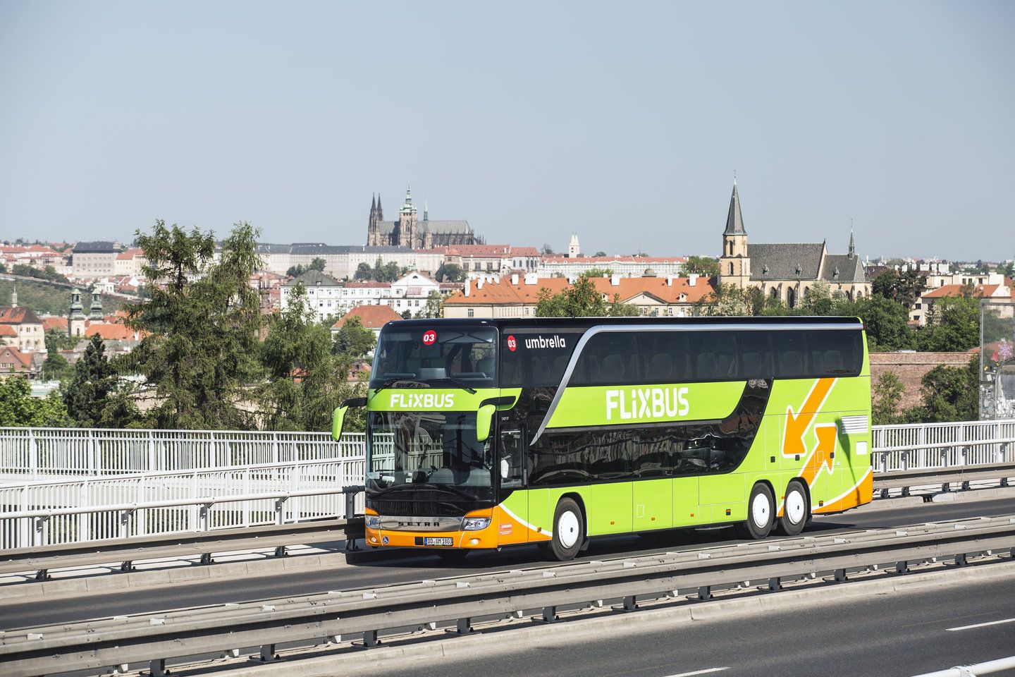 Autobus v barvách FlixBusu v Praze. Autor: FlixBus