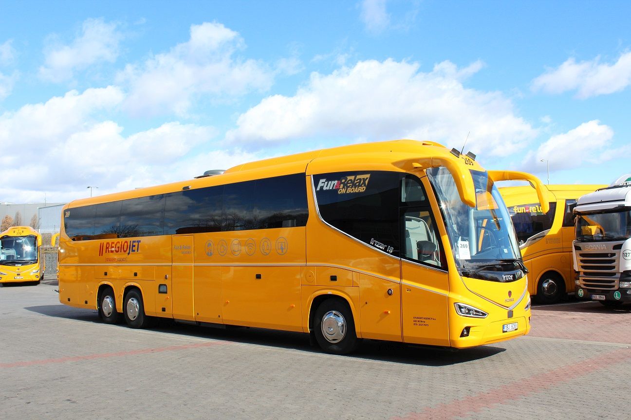 Autobus Irizar i8 v barvách RregioJetu. Autor: RegioJet
