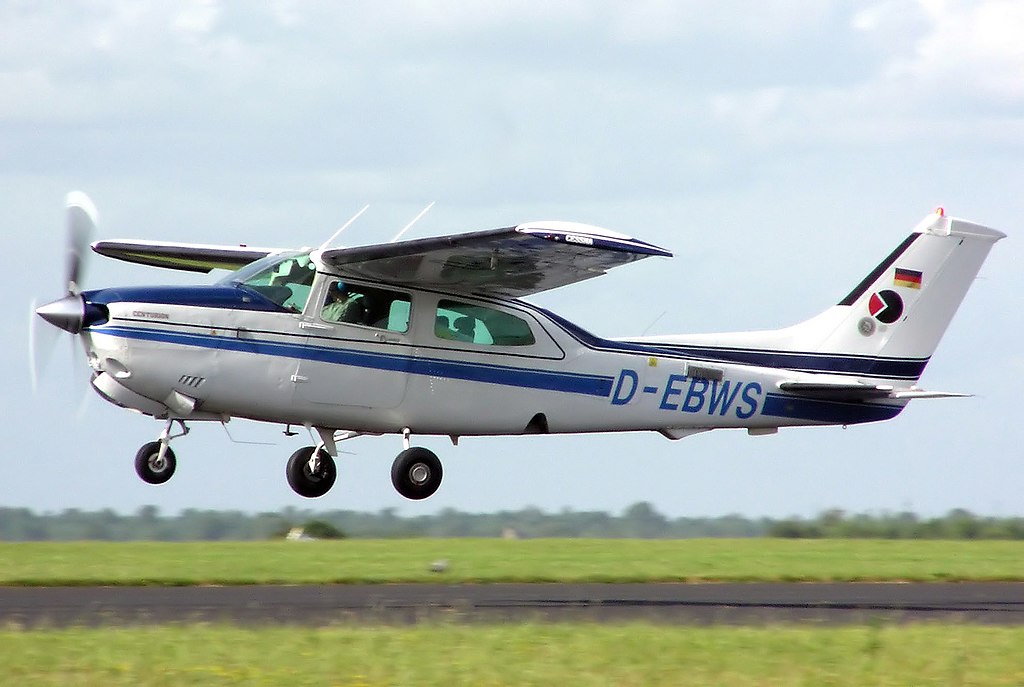 Cessna 210 Centurion, ilustrační foto. Autor: By Arpingstone - Own work, Public Domain, https://commons.wikimedia.org/w/index.php?curid=250093