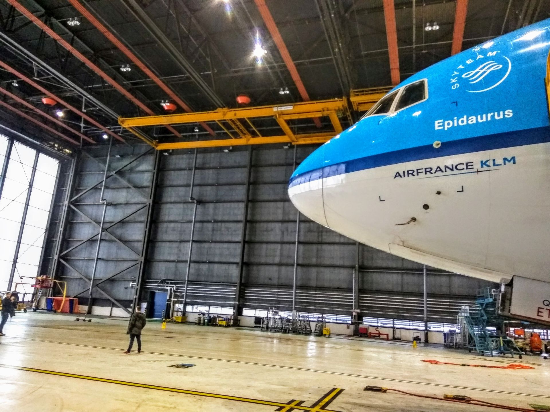 Boeing 777 společnosti KLM v hangáru na letišti Schiphol v Amsterdamu. Foto: Jan Sůra
