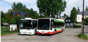 Setkání autobusů z německé a české strany Lužických hor v Petrovicích. Foto: Korid LK
