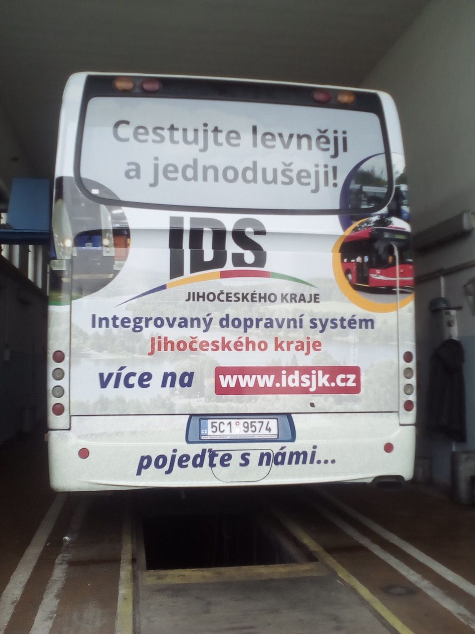 Reklama na jihočeskou integrovanou dopravu. Pramen: GW Bus