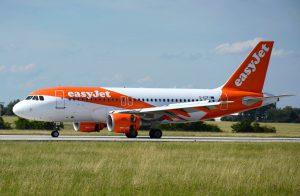 Airbus A319 společnosti easyJet v Praze. Foto: Letiště Praha
