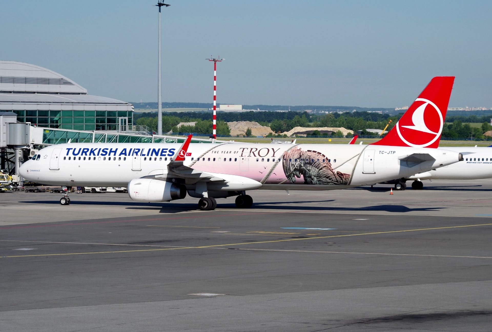 Airbus A321 Turkish Airlines na Ruzyni. Foto: Letiště Praha