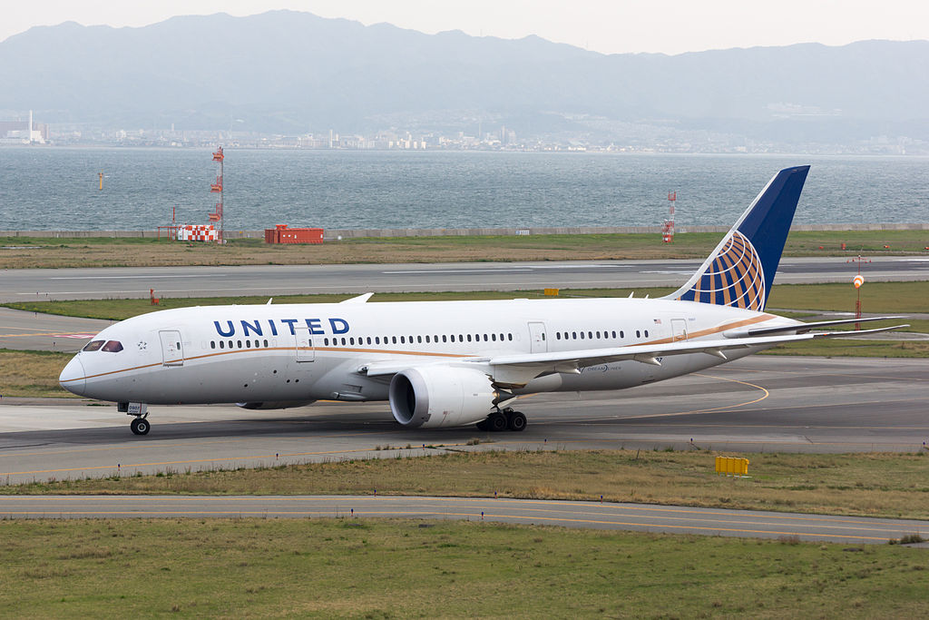 Dreamliner společnosti United. Autor: lasta29 – United Airlines, UA34, Boeing 787-8 Dreamliner, N29907, Departed to San Francisco, Kansai Airport, CC BY 2.0, https://commons.wikimedia.org/w/index.php?curid=39680583