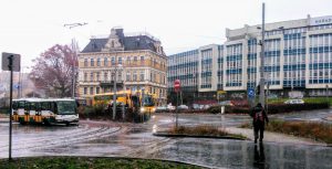 Terminál MHD v Liberci se zastávkou pro autobusy do Prahy v Blažkově ulici. Foto: Jan Sůra