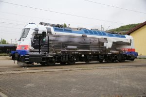 Lokomotiva 380 s polepem připomínajícím parní lokomotivy řady 375.0. Foto: České dráhy
