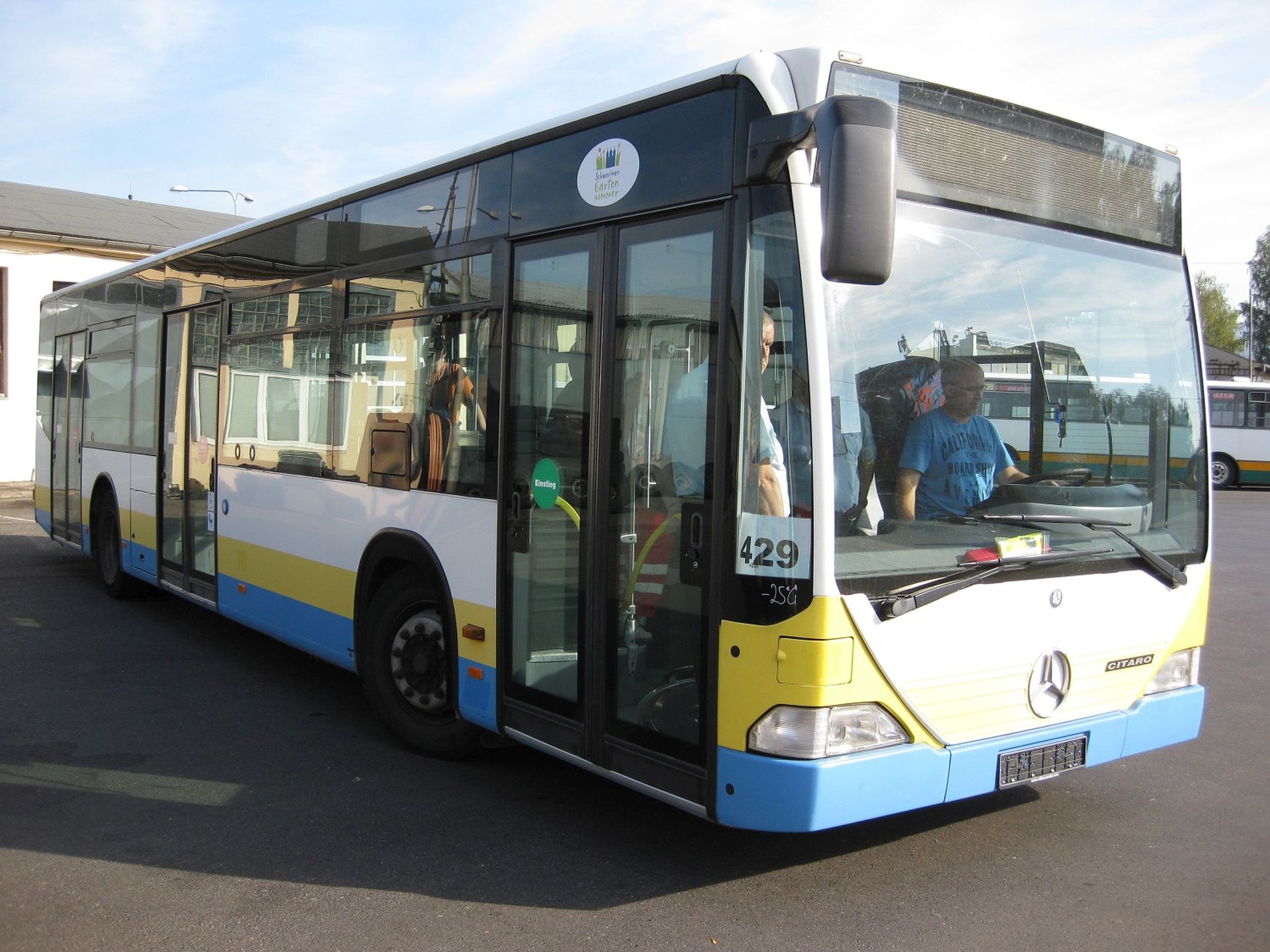 Autobus Mercedes Citaro, který koupil Dopravní podnik měst Liberce a Jablonce v německém Schwerinu. Foto: DPMLJ