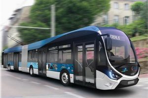 Nový trolejbus je společným projektem Iveca a Škody Electric. Umožní jet až 15 kilometrů mimo troleje. Foto: Škoda Electric