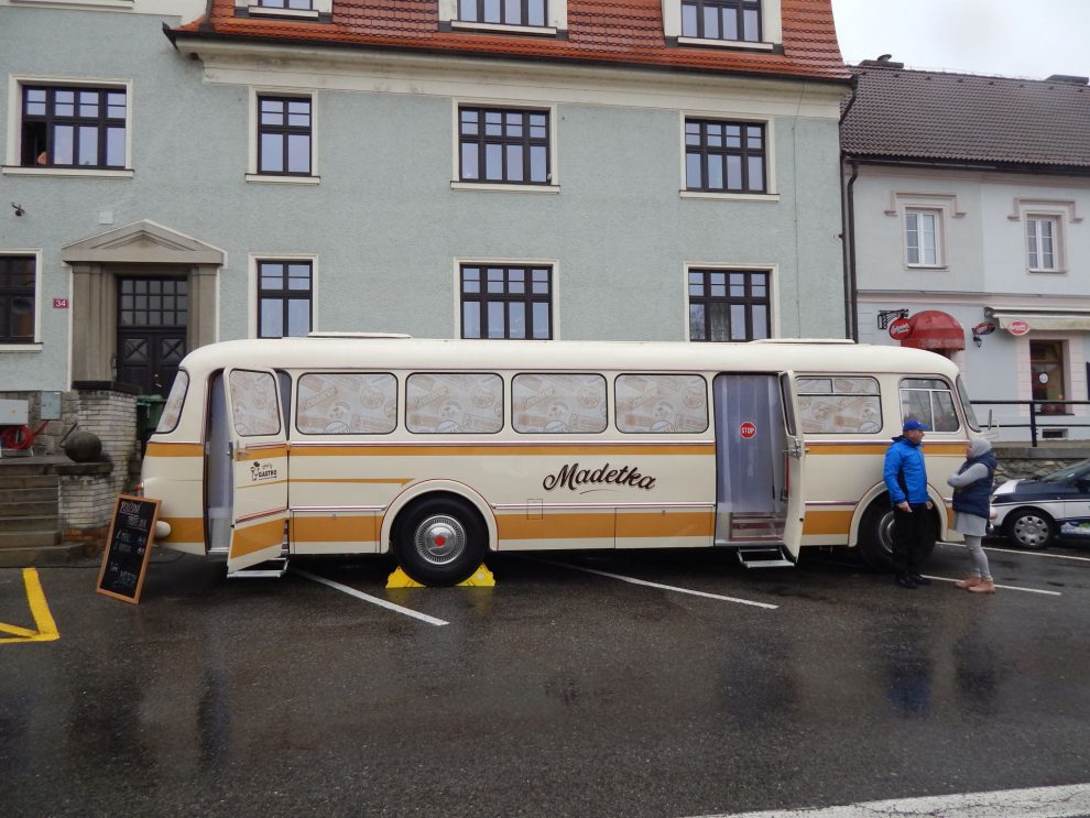 Pojízdná prodejna Madeta v autobusu Škoda 706 RTO. Autor: Zdopravy.cz/Jan Šindelář