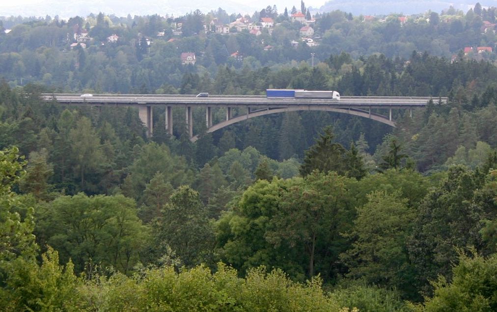 Most na D1 přes údolí Šmejkalky. Pramen: www.ceskedalnice.cz