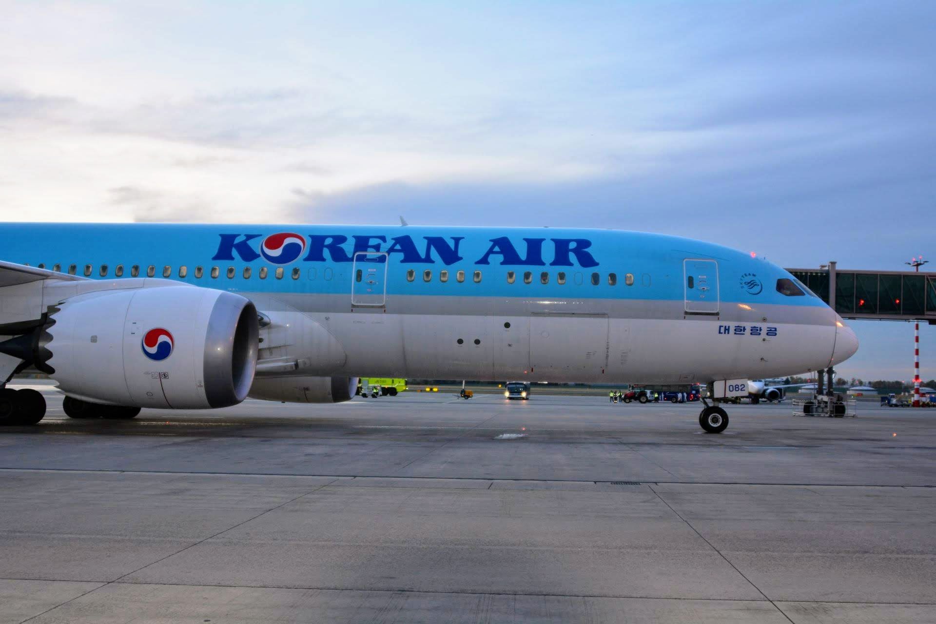 Boeing 787 Dreamliner společnosti Korean Air v Praze. Foto: Michael Holeček