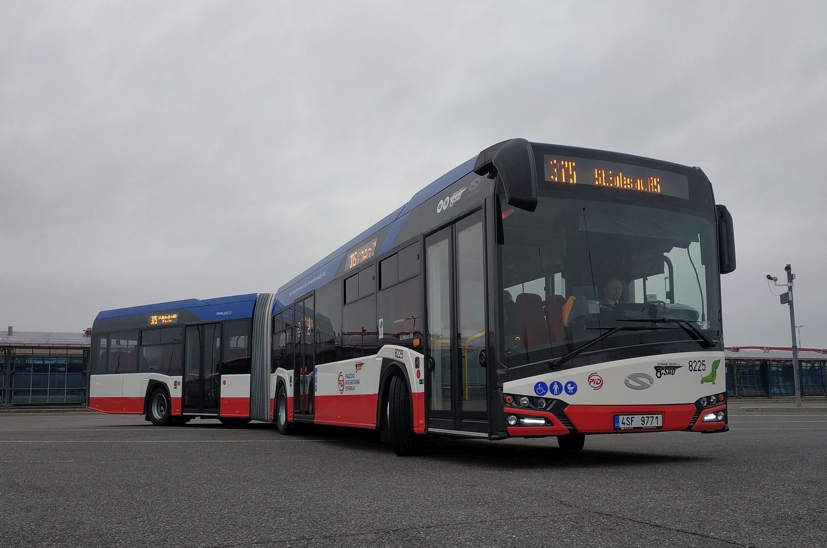 Autobus Solaris Urbino společnosti ČSAD Střední Čechy v nových standardech PID. Autor: ROPID