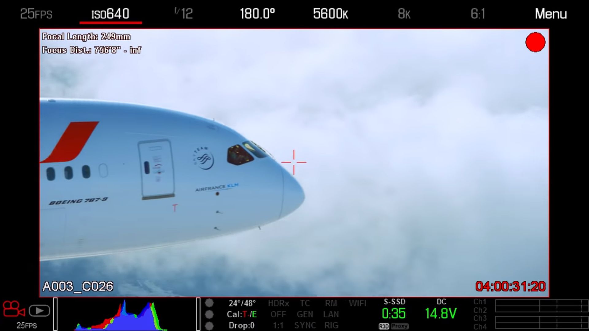 Natáčení dreamlineru z letadla. Foto: Youtube.com