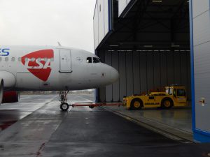 Nový hangár Letiště Praha a letoun A319 ČSA. Autor: Zdopravy.cz/Jan Šindelář