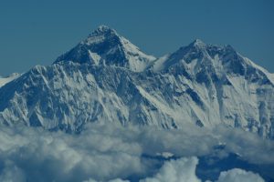 Mt. Everest z letadla. Foto: Slavomír Pískatý
