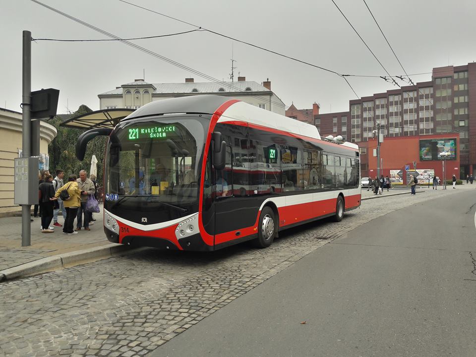 Trolejbus 32 Tr v ulicích Opavy. Foto: MDPO