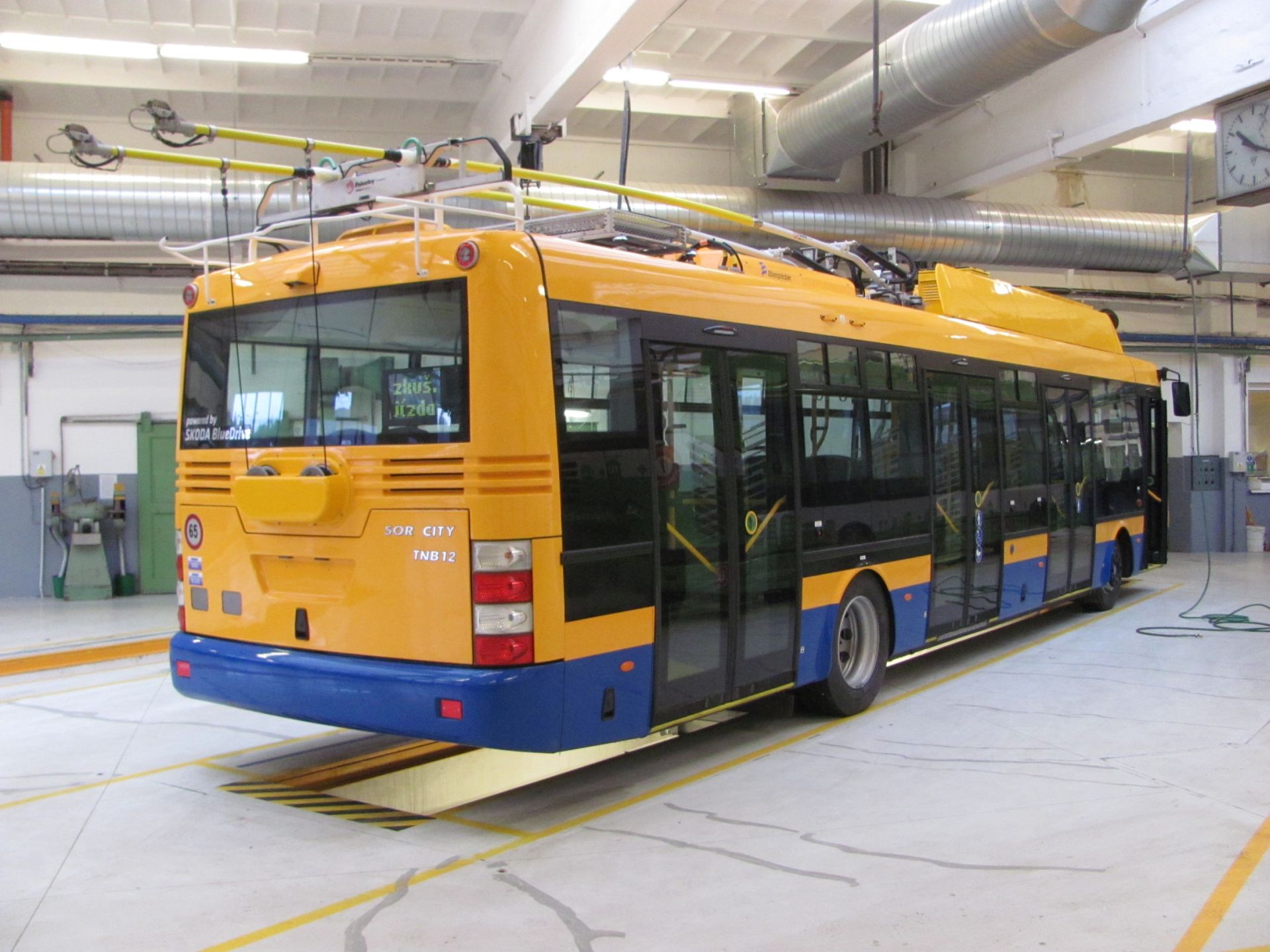 Parciální trolejbus 30 Tr v barvách Dopravní společnosti Zlín - Otrokovice. Foto: DSZO