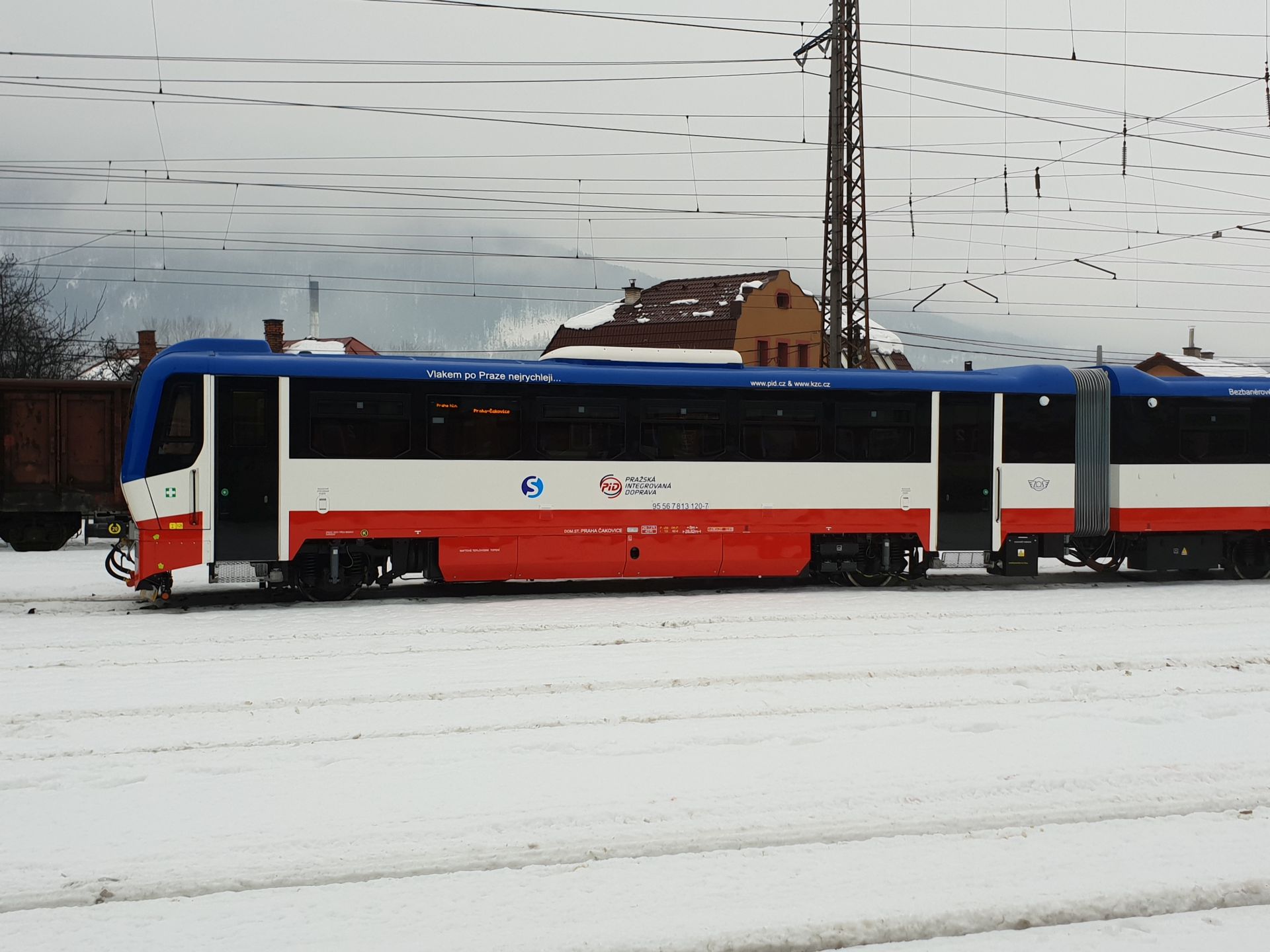 Motorová jednotka řady 813 pro KŽC Doprava