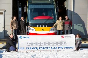 Předání poslední tramvaje 15 T. Foto: Škoda Transportation