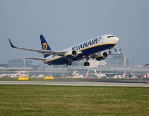 Boeing 737-800 společnosti Ryanair na odletu z Prahy. Foto: Letiště Praha