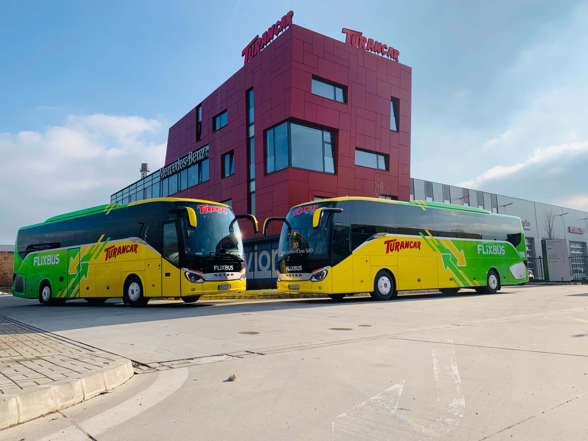Autobusy Setra Comfort Class v barvách Turancaru a FlixBusu. Foto: FlixBus