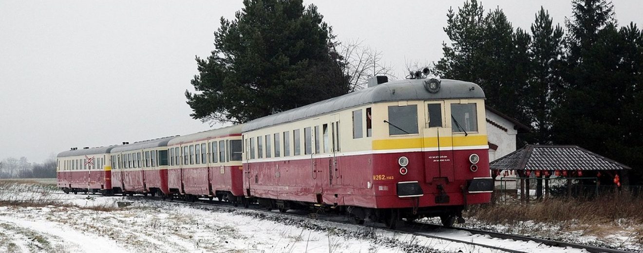 Poslední motorové vozy původní řady M 262.0 označené od roku 1988 jako řada 830, resp. v případě remotorizace jako řada M 262.1, po novu 831, dojezdily v pravidelném provozu až v roce 2010. Foto: České dráhy