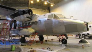 Let XL 410 v opravě v hale Aircraft Industries. Foto: Letecké muzeum Kunovice