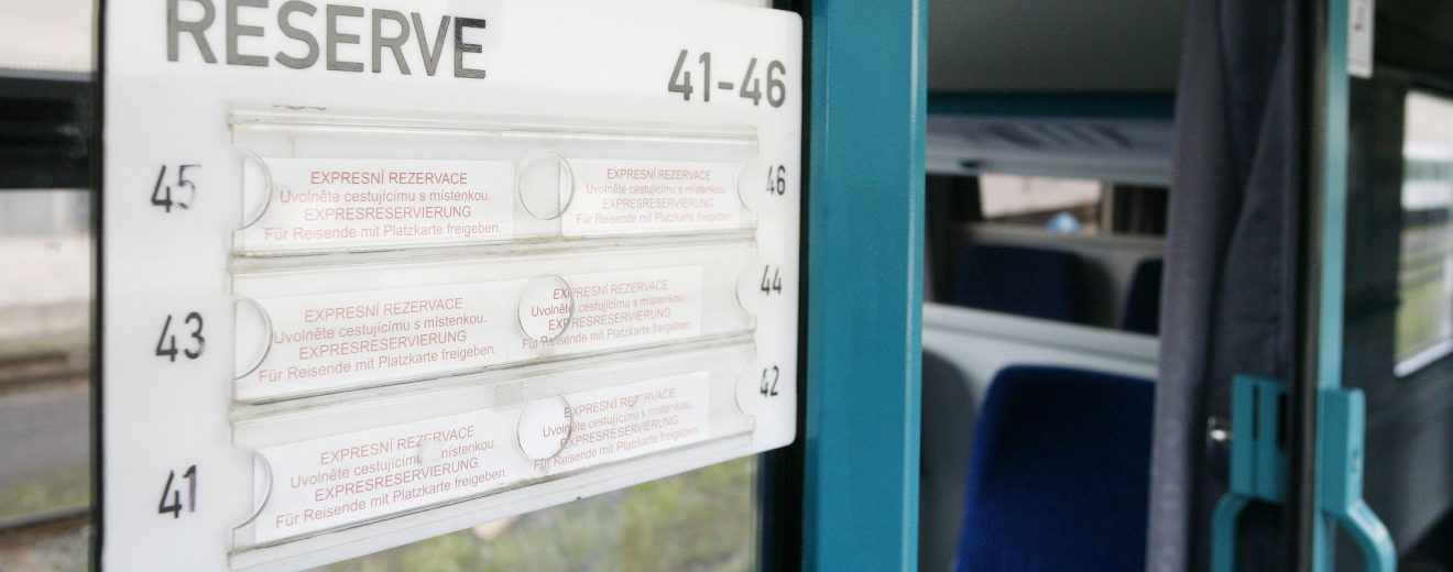 Označení pro místenky ve voze Českých drah. Foto: ČD