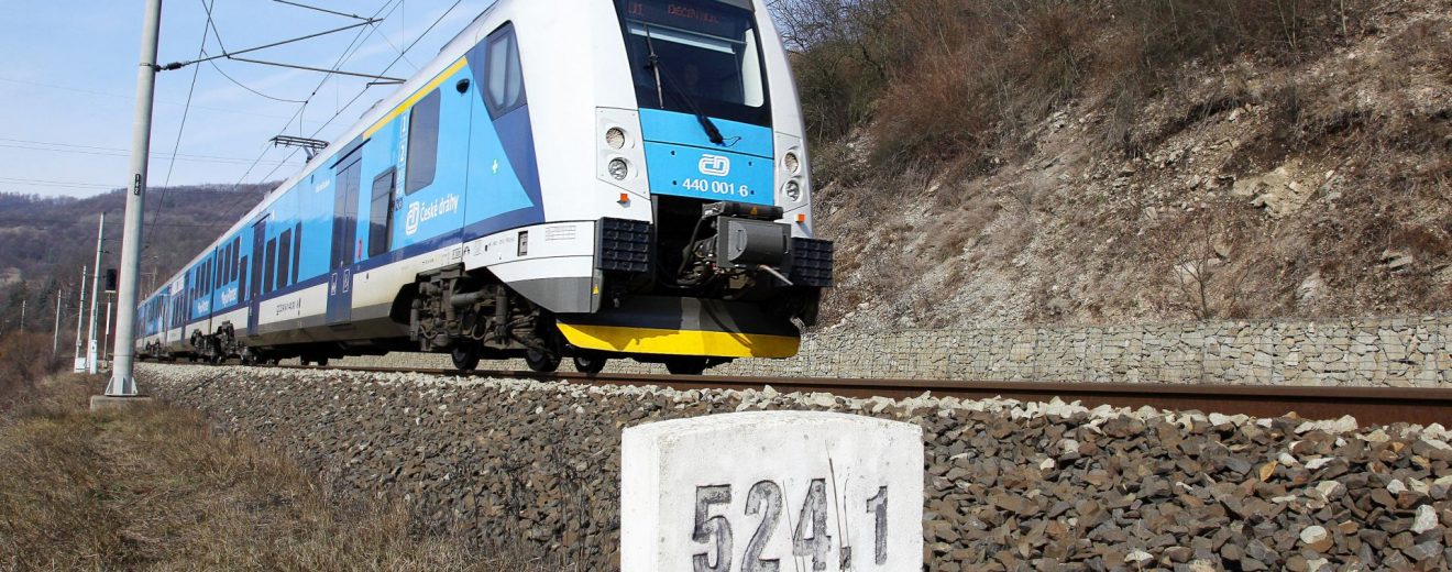 Elektrická jednotka 440 RegioPanter mezi Ústím nad Labem a Děčínem. Foto: České dráhy