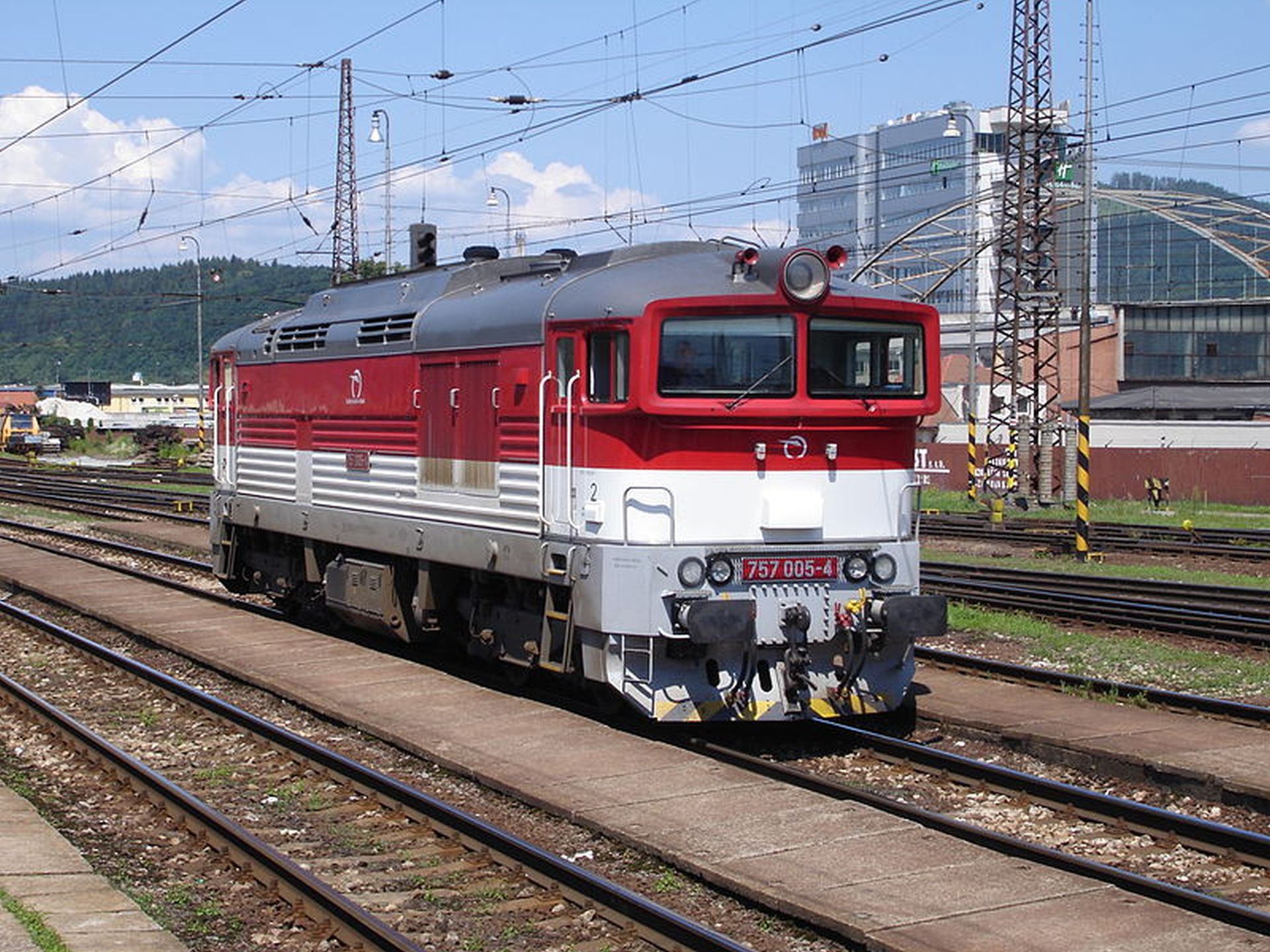 Lokomotiva řady 757 v barvách ZSSK. Foto: R.D. - Rolf-Dresden/Wikimedia Commons