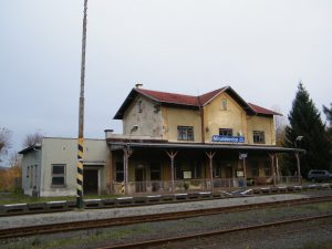 Železnicí stanice Mikulášovice dolní nádraží. Foto: Gumideck/Wikimedia Commons