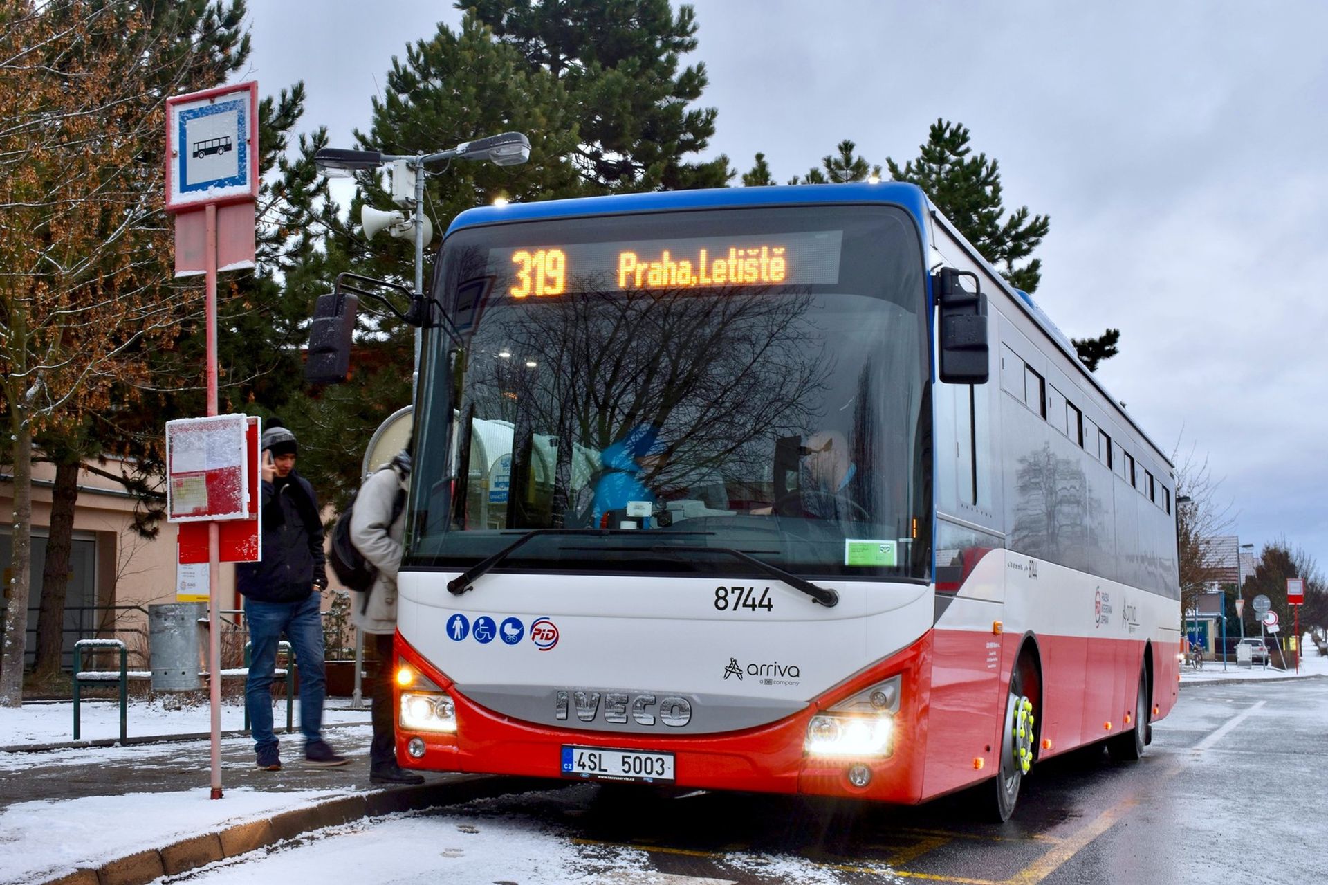 Iveco Crossway LE v barvách Pražské integrované dopravy. Foto: Arriva