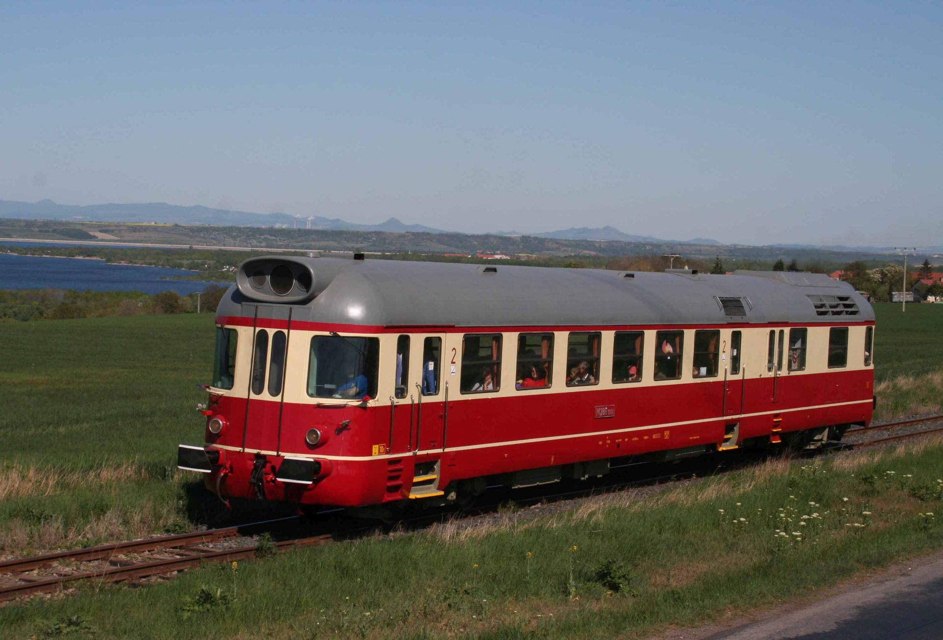 Krokodýl 851 na trati Kadaň - Podbořany. Autor: Radim Říha